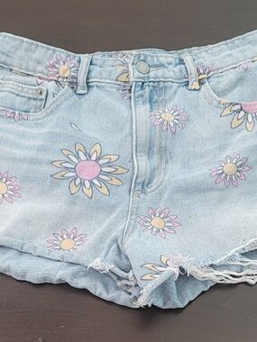 No Boundaries Light Blue Daisy Print Jean Shorts